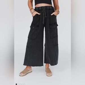 Easel Wide Legged Cargo Pants size Large